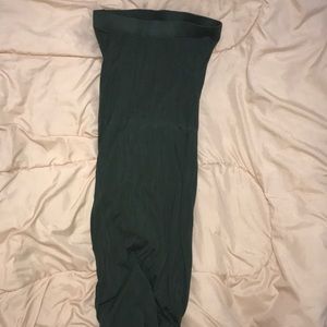 Sleeveless, body con dress. Long.